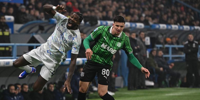 Inter Milan, Tarik Muharemovic, Alessandro Bastoni, Barcelona, Inter, Liga Italia, bursa transfer, Serie A, Sassuolo, Inter Milan Percepat Langkah untuk Rekrut Bek Sassuolo, Tarik Muharemovic