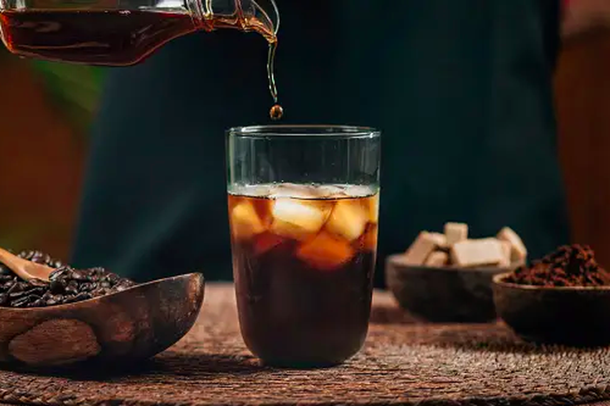 Minuman Berkafein, Minuman berkafein, minuman berkafein, minuman sebelum tidur, Minuman bikin susah tidur, minuman bikin tidur tidak nyenyak, 6 Minuman yang Bikin Tidur Enggak Nyenyak, Lebih Baik Hindari di Malam Hari, 1. Minuman Berkafein, 2. Kopi dan Teh Decaf, 3. Minuman Manis, 4. Minuman Beralkohol, 5. Minuman Berkarbonasi, 6. Minuman Asam