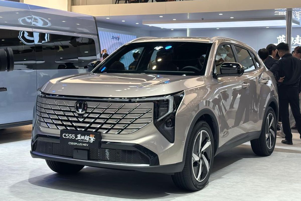 CS55 Plus HEV, SUV hybrid, Changan, BlueCore HEV, Ulik Spesifikasi Changan CS55 Plus HEV, Cocok Masuk ke Indonesia?, Desain Eksterior: Agresif dan Futuristis, Interior: Nyaman dengan Sentuhan Teknologi, Performa Mesin: Efisiensi Bertemu Tenaga, Fitur Keselamatan dan ADAS, Kesimpulan