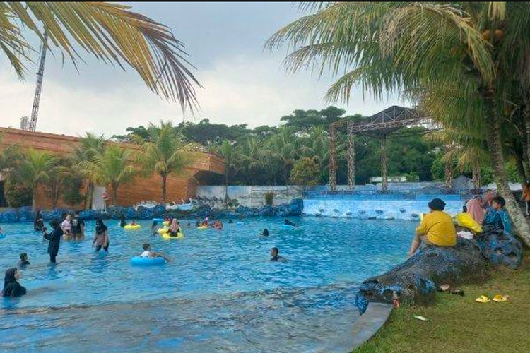 wisata, kuliner, Sukabumi, Wisata dan Kuliner Dekat Stasiun Sukabumi, Cocok untuk Liburan Singkat, 2. Alun - Alun Kota Sukabumi, 3. Curug Sawer, 4. Santa Sea Waterpark, 4. Nama Coffee, 5. Barn Coffee