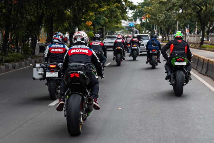 IIMS, komunitas motor, Motul, Indonesia International Motor Show, sunmori, sunday morning ride, IIMS 2025, Komunitas Motor Ramaikan IIMS 2025 Lewat Sunmori
