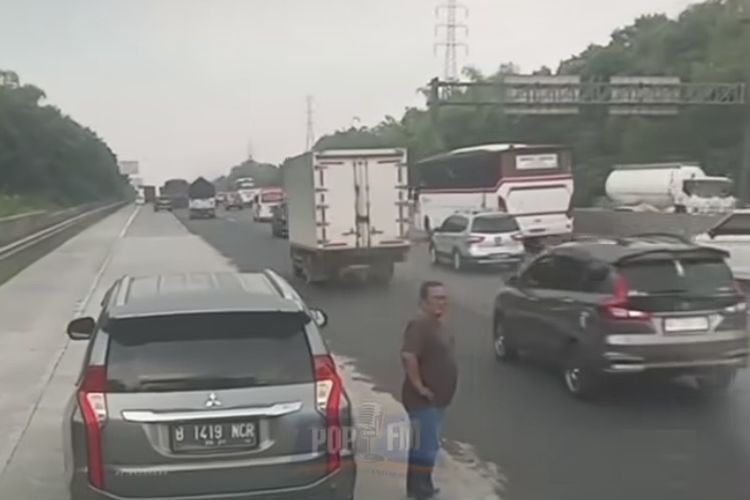 lampu sein, tilang, Lajur Kanan, Jalan Tol, Honda, Vario 125 Street, Puncak, Ganjil Genap, Nataru, Motor Listrik, Bus di Lajur Kanan, Puncak Bebas Ganjil Genap