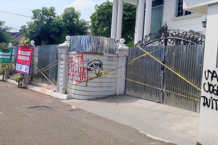 Uya Kuya, rumah uya kuya, rumah uya kuya didatangi massa, rumah uya kuya dijarah, rumah uya kuya di jakarta, uya kuya anggota dpr, Uya Kuya Tinggal di Safe House Usai Rumah Dijarah, Bantah Isu ke Luar Negeri