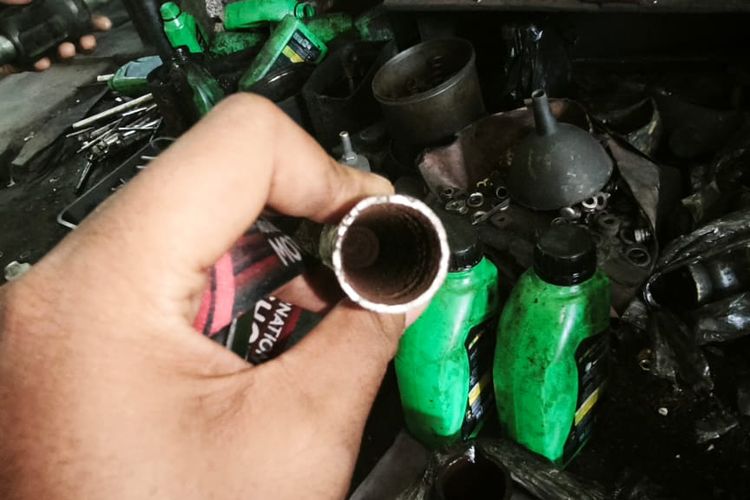 Shock motor replika, shock absorber murah berkualitas, shock motor Reparasi, Tips Agar Tak Salah Beli Shock Replika untuk Motor