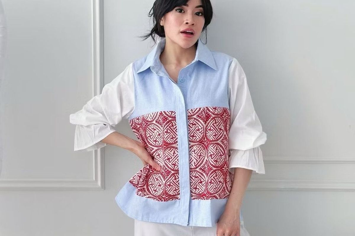 rekomendasi batik wanita, rekomendasi batik wanita modern, batik wanita kekinian, batik modern wanita hijab, vest batik kekinian, 5 Rekomendasi Baju Batik Wanita, Modern dan Kekinian, 1. Blouse batik Bhatara Batik, 2. Blazer batik Pikoi_id, 3. Batik blouse berlengan ruffle Callie Tamami, 4. Kebaya batik Assojar Fashion Ethnic, 5. Blouse batik Nayara