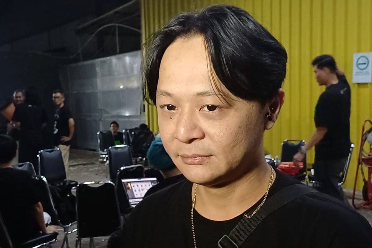 ayah kandung, Erika Carlina, ayah biologis, tips mengasuh anak, tips parenting anak, DJ Bravy, anak erika carlina, ayah non-biologis, vconk, Belajar dari DJ Bravy, Kapan Waktu Terbaik Beritahu Anak Soal Ayah Non-Biologis?, Memberitahu anak bahwa ayahnya bukan ayah kandung, Pentingnya pendekatan hangat dan aman, Risiko jika terlalu lama menyembunyikan fakta, Bagaimana jika terlambat memberitahu anak soal ayahnya?