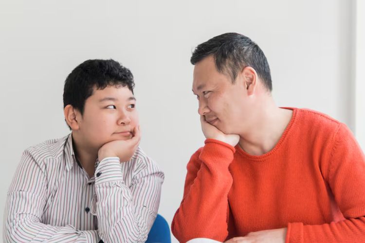 parenting, pentingnya empati, menumbuhkan empati pada anak, empati pada anak, pentingnya menanamkan empati, cara menanamkan empati pada anak, Saling Kirim Reels dengan Anak Bisa Jadi Cara Menumbuhkan Empati, Ini Kata Psikolog