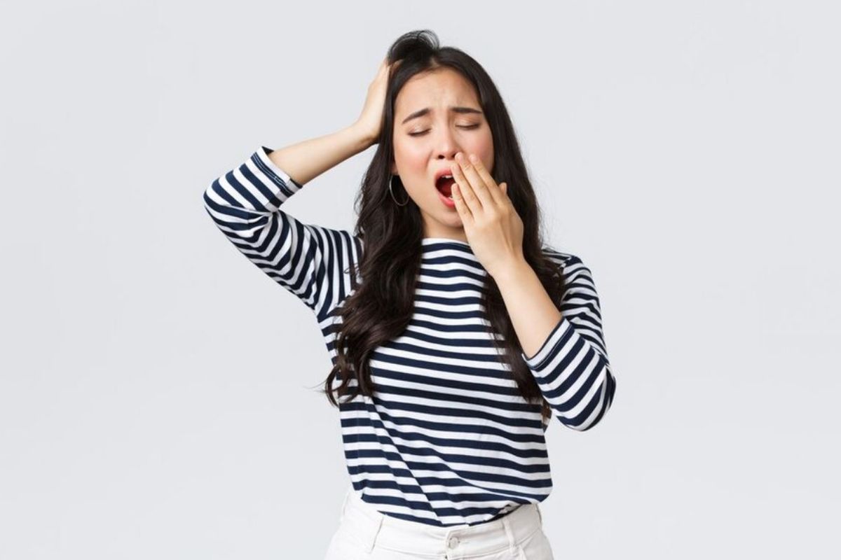 kenapa saat bangun tidur siang badan terasa lemas, kenapa saat bangun tidur siang kepala pusing, kenapa saat bangun siang jadi bad mood, kenapa saat bangun siang mood drop, dampak bangun siang menurut psikiater, Kenapa Saat Bangun Siang Mood Justru Menurun? Ini Penjelasan Psikiater