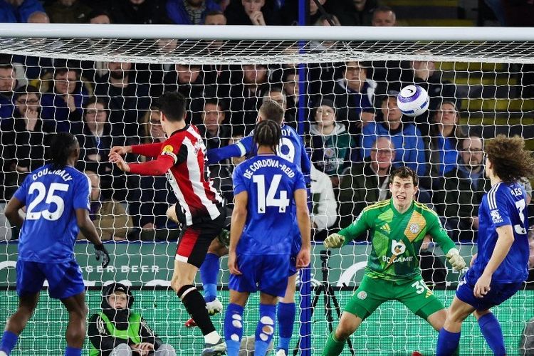 Leicester City, EFL Championship, Asmir Begovic, Leicester City di Ambang Degradasi Beruntun, Selangkah Lagi Terjun ke Kasta Ketiga 