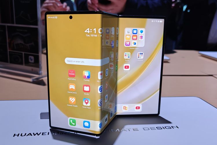 Huawei, Huawei Mate XT Ultimate, ponsel lipat, ponsel lipat tiga, Harga Huawei Mate XT Ultimate, spesifikasi Huawei Mate XT Ultimate, HarmonyOS, ponsel lipat tiga huawei, spesifikasi huawei mate xt ultimate, harga huawei mate xt ultimate, Huawei Mate XT Ultimate Sudah Laku 20 Unit di Indonesia, meski Seharga Skutic Gamboc