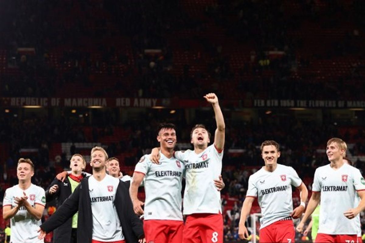 Liga Belanda, Eredivisie, Mees Hilgers, FC Twente, SC Telstar, Pemain FC Twente Lakukan Aksi Mengharukan untuk Mees Hilgers