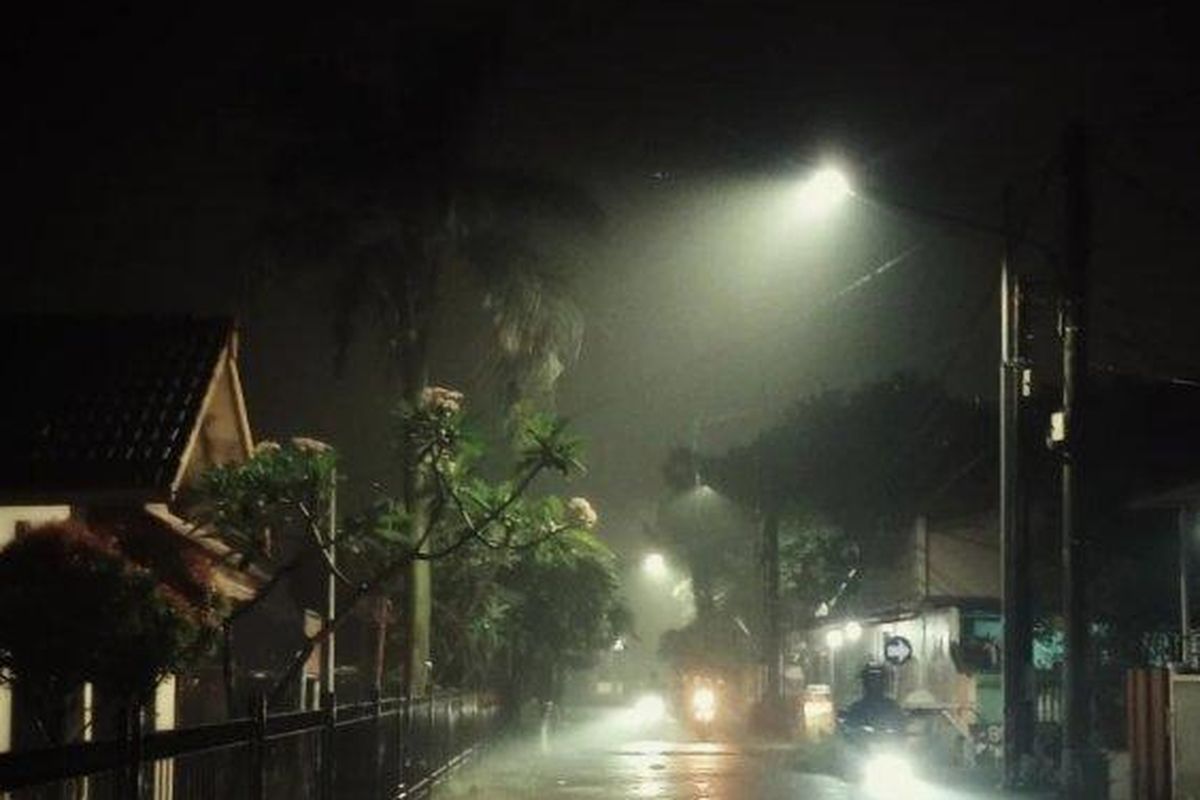 kabut, BMKG, Bekaswiss, Kabut, kabut tebal, Fenomena cuaca, fenomena kabut di bekasi, Istilah 'Bekaswiss' Viral di X, BMKG Sebut Ada Potensi Fenomena Kabut di Bekasi Bakal Berlanjut, Julukan "Bekaswiss" Viral di Media Sosial, Penjelasan BMKG Soal Fenomena Kabut di Bekasi, Cuaca Dingin di Bekasi Bakal Berlanjut Sepekan ke Depan, BMKG: Kemunculan Kabut Tidak Berarti Kualitas Udara Buruk, Warga Ungkapkan Keheranan dengan Kemunculan Kabut