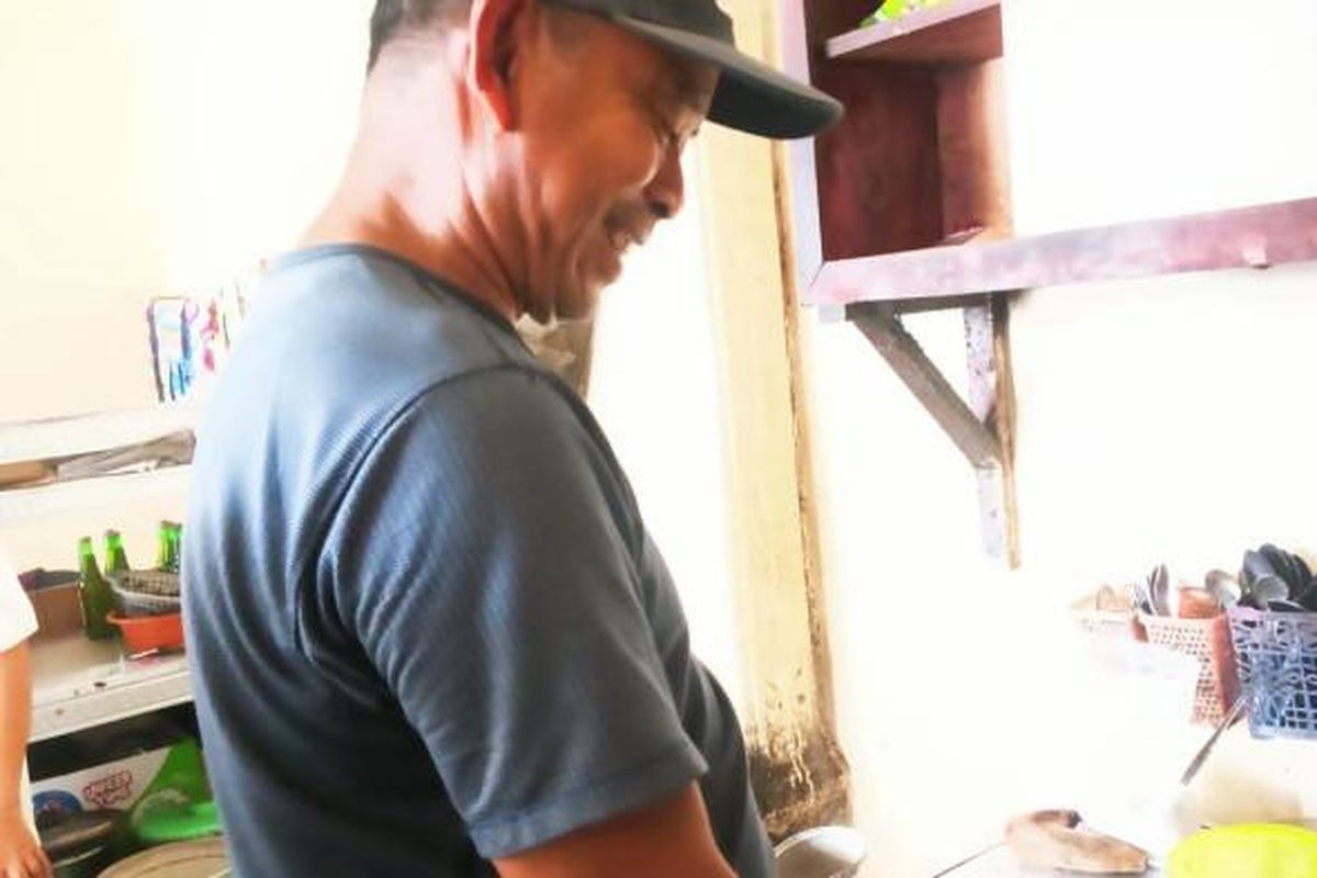 kopi, warung kopi, Jombang, kopi Rp 500, kopi Rp 500 jombang, warung Kopi murah, warung Kopi murah jombang, kopi hitam tradisional, Warung Kopi Rp 500 per Gelas di Jombang, Bertahan 33 Tahun Lawan Arus Modernisasi