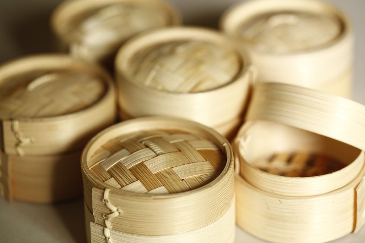 kukusan dimsum, kukusan dimsum bambu, Menyimpan Kukusan dimsum, Cara Menyimpan Kukusan Dimsum agar Tidak Jamuran, 1. Gosok dengan air panas, 2. Hilangkan bau dengan cuka putih, 3. Keringkan sampai benar-benar kering, 4. Simpan dengan lapisan kertas roti