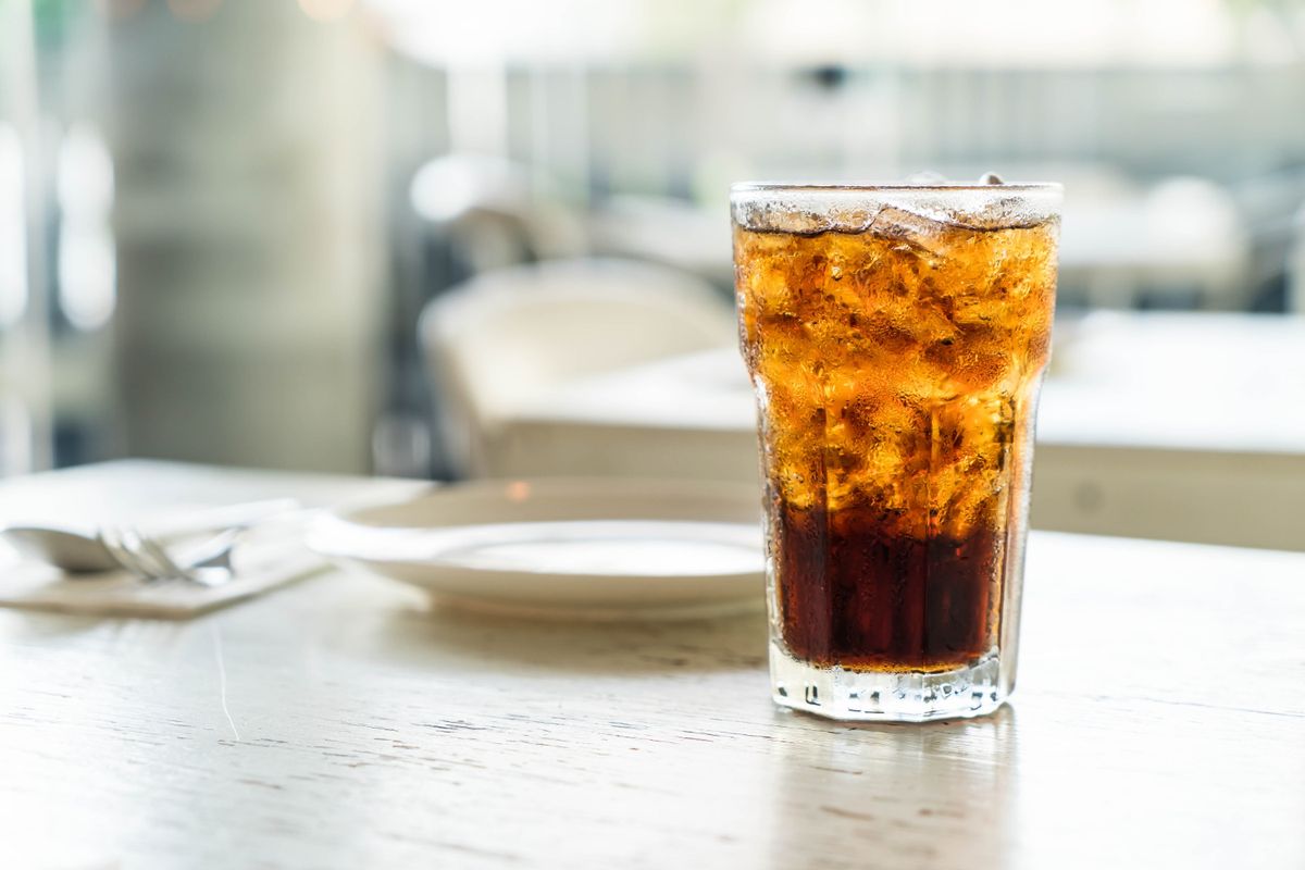 ginjal, batu ginjal, soda, penelitian, kesehatan, Penelitian, Soda, Ginjal, Batu Ginjal, Benarkah Minum Soda Bisa Sebabkan Batu Ginjal? Ini Fakta Hasil Penelitian dan Penjelasan Ahli, Penelitian Tentang Soda dan Risiko Batu Ginjal, Mengapa Soda Manis Dapat Meningkatkan Risiko Batu Ginjal?, Minuman yang Bisa Menurunkan Risiko Batu Ginjal, Apa yang Bisa Dilakukan untuk Mencegah Batu Ginjal?