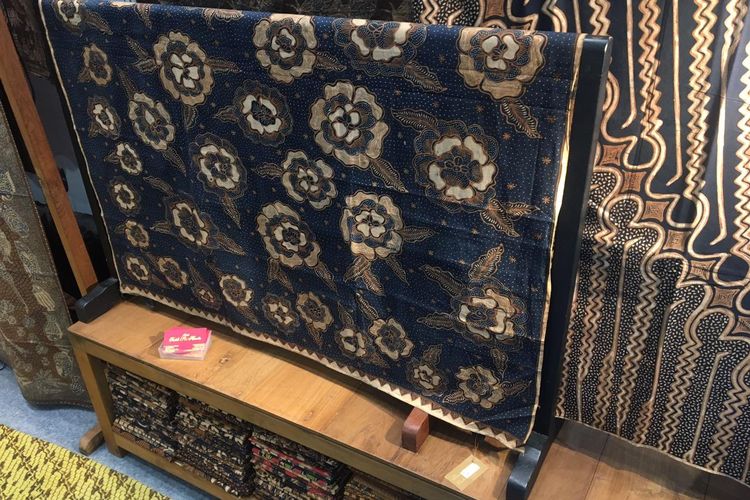 batik, Inacraft, Hari Batik Nasional, Inacraft 2025, Hari Batik Nasional 2025, peringatan hari batik nasional, pameran inacraft, pameran inacraft 2025, batik di inacraft, batik inacraft, Perjalanan 3 UMKM Batik di Inacraft 2025, Menjaga Warisan pada Era Modern, Batik Tatik Sri Harta di Inacraft 2025, setia pada batik klasik, Indah Putri Batik, lestarikan batik dengan sentuhan modern, Batik Sridjaja, ketika generasi Z melestarikan batik , Harapan batik untuk tetap hidup