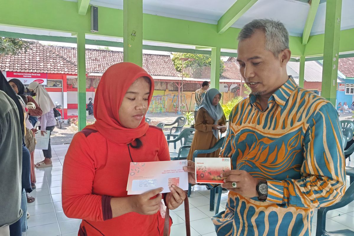 bansos, DTSEN, bansos 2026, Apa Saja Bansos yang Berpotensi Cair di 2026? Ini Daftarnya, Fokus Sasaran Bansos Berbasis DTSEN, Daftar Bansos yang Diproyeksikan Cair pada 2026, Belum Ada Kepastian Bansos Tambahan 2026, Cara Cek Status Penerima Bansos dengan KTP, Tanda Apabila Terdaftar sebagai Penerima Bansos