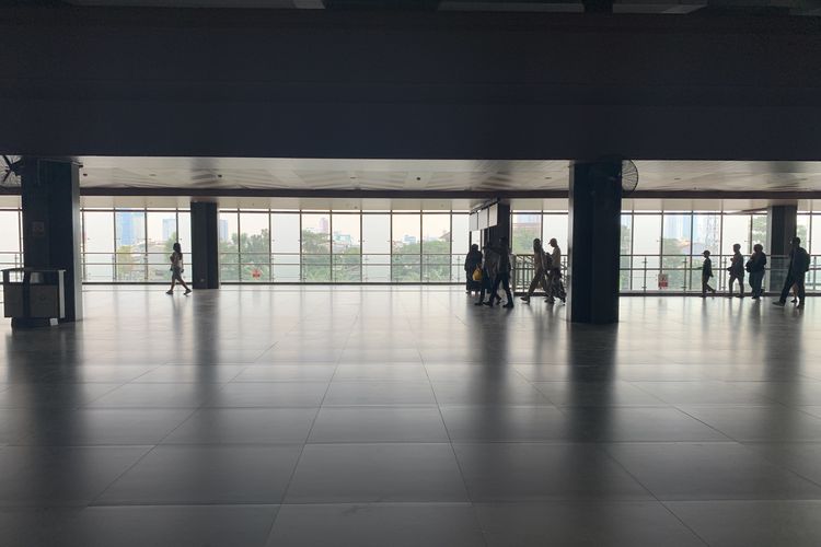 peron baru stasiun tanah abang, stasiun tanah abang baru, fasilitas stasiun tanah abang, perubahan stasiun tanah abang baru, kondisi stasiun tanah abang saat ini, Gedung Baru Stasiun Tanah Abang, Apa yang Berbeda?