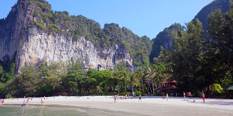 pantai, Tripadvisor, Asia, pantai terbaik di Asia, 10 Pantai Terbaik di Asia Versi Tripadvisor 2026, Ada dari Indonesia, 1. Banana Beach, Thailand, 2. Pantai Kelingking, Indonesia, 3. Pantai Radhanagar, India, 4. Pantai Palolem, India, 5. Pantai Mirissa, Sri Lanka, 6. White Beach, Filipina, 7. Pantai Bentota, Sri Lanka, 8. Pantai Railay, Thailand, 9. Pantai Nusa Dua, Indonesia, 10. Pantai Cenang, Malaysia