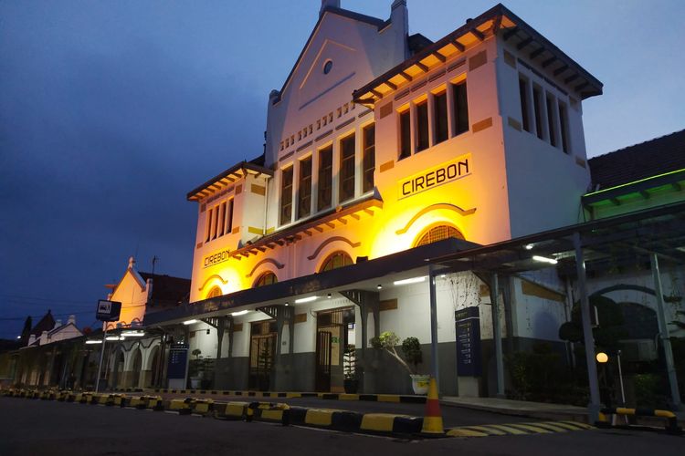 Ramai Wisatawan, 21.806 Turis Asing Naik Kereta ke Cirebon