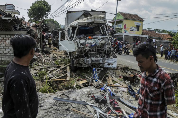 Kecelakaan truk, keselamatan transportasi, gerbang tol ciawi, regulasi angkutan, Kecelakaan Truk Ciawi: Apakah Regulasi Kurang Ketat?, Kecelakaan Truk di Gerbang Tol Ciawi Menjadi Sorotan Publik, Solusi Kecelakaan Truk Tidak Hanya Bergantung pada Infrastruktur, Tiga Usulan untuk Meningkatkan Keselamatan Transportasi, Permintaan Regulasi yang Jelas untuk Pengawasan yang Efektif, Harapan untuk Langkah Konkret dari Pemerintah