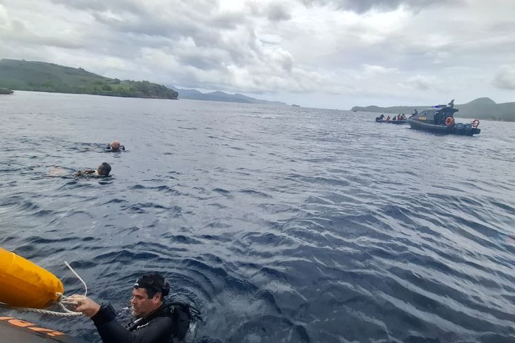 korban KM Putri Sakinah, Pencarian Pelatih Valencia dan 2 Anaknya Masih Berlanjut, Gunakan Drone Bawah Laut, Apa yang terjadi?, Upaya pencarian hari Kedua, Jenazah putri pelatihan Valencia B ditemukan, Menteri Pariwisata buka suara