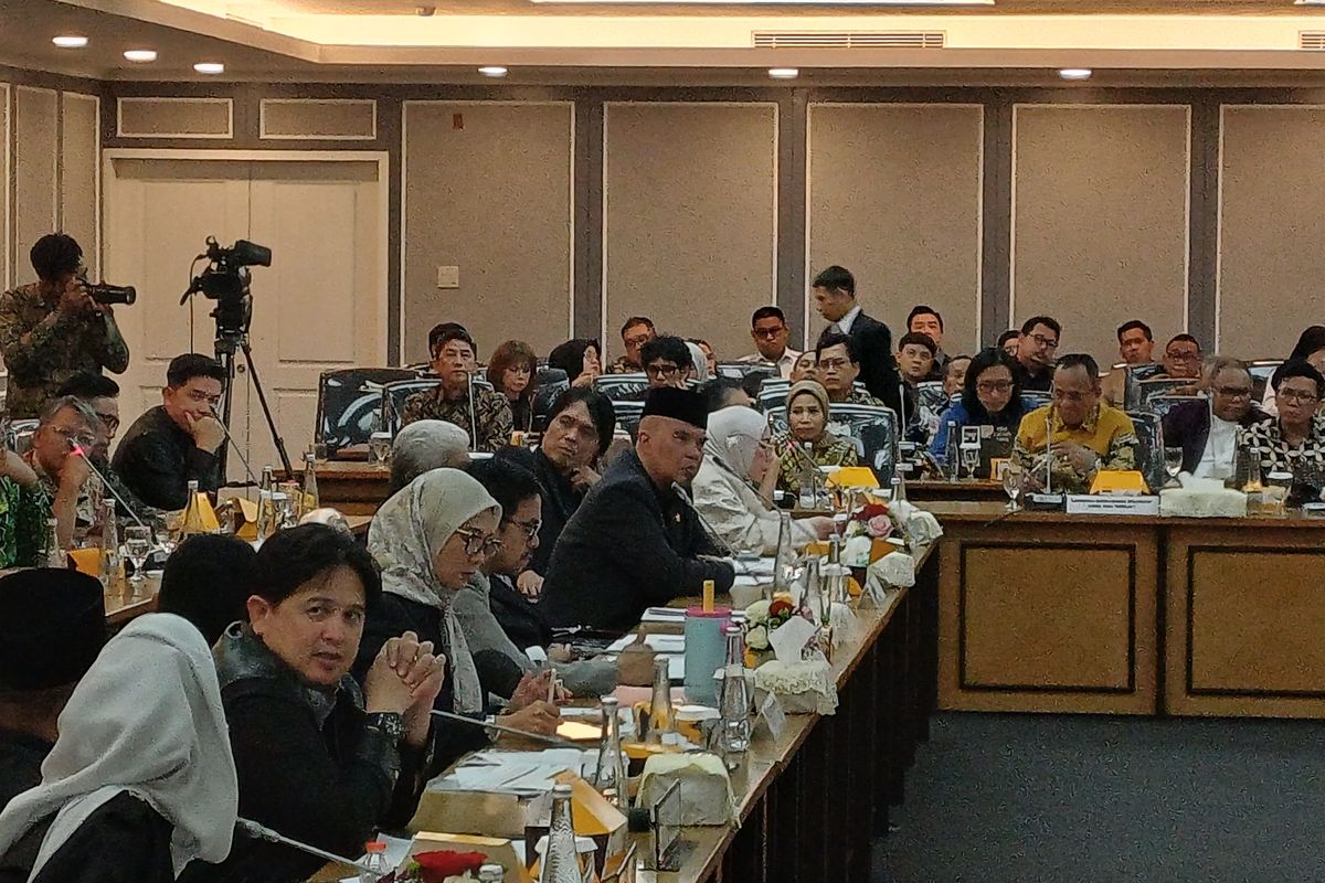 Ariel NOAH, Ahmad Dhani, Judika, RUU Hak Cipta, Momen Ahmad Dhani Nyaris Diusir dari Rapat RUU Hak Cipta karena Interupsi Ariel dan Judika, Ketegangan Bermula dari Ariel, Interupsi Ahmad Dhani, Giliran Judika Disela, Diancam Diusir dari Rapat