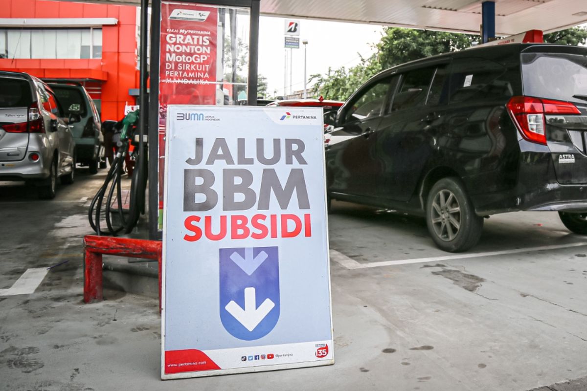 pengamat kebijakan publik, Pertalite, MyPertamina, BBM subsidi, Pertamina Patra Niaga, Pertamina, Pengamat Soroti Mobil Mewah Isi Pertalite