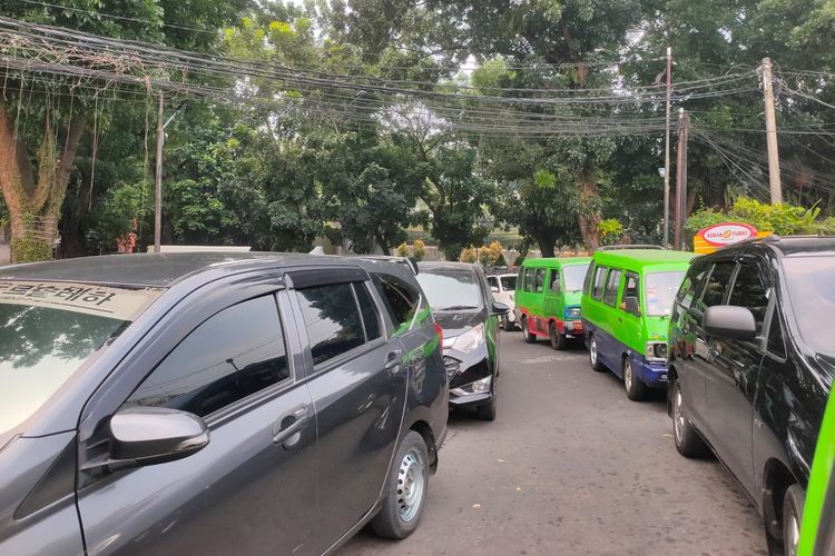 harga Pertamax, antrean Pertalite, Harga Pertamax Naik, Antrean Pertalite di SPBU Bogor Mengular