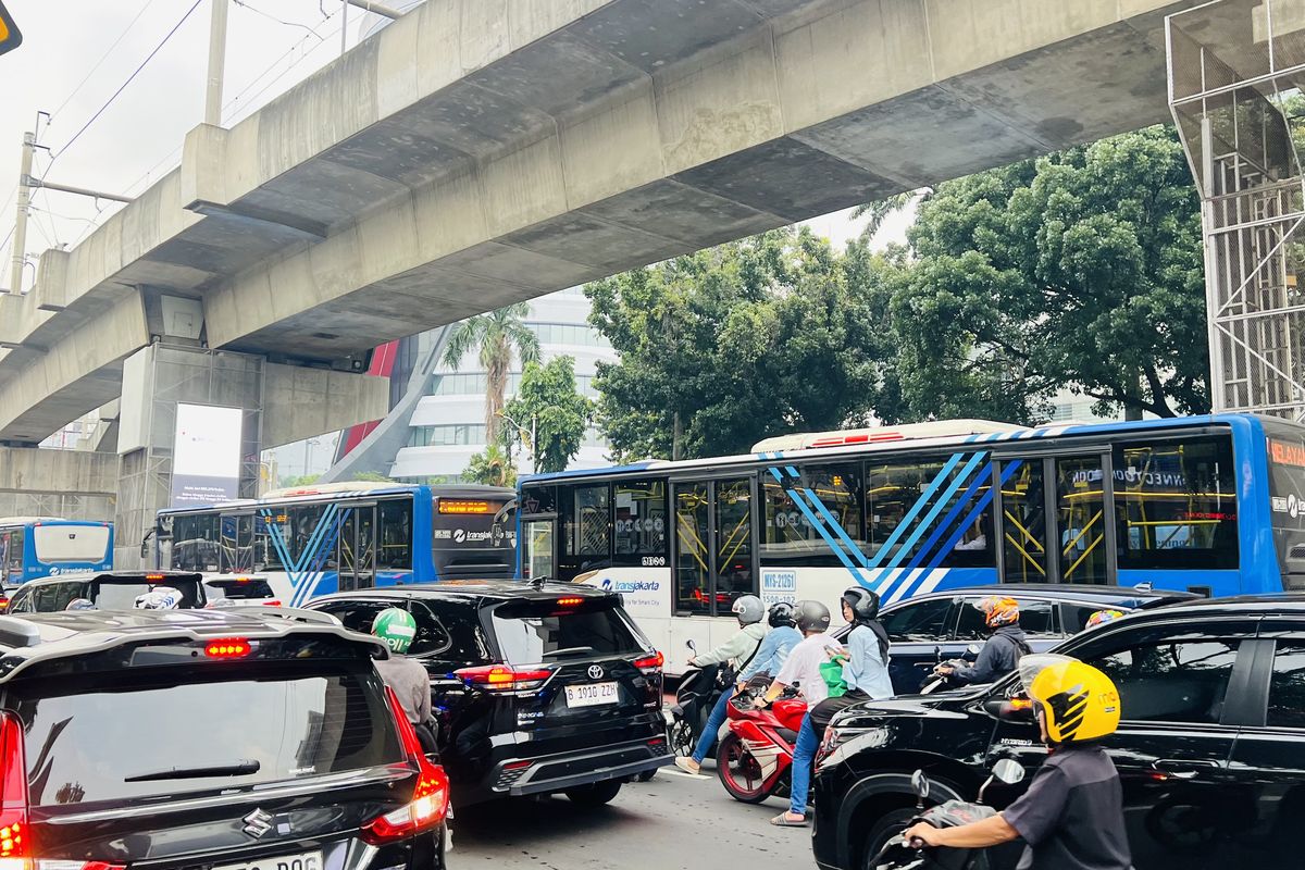 Transjakarta, cuaca ekstrem, Layanan Bus Transjakarta Kembali Normal, 225 Rute Telah Beroperasi