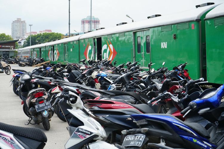 Lebaran 2026, Kemenhub, angkutan motor gratis, kereta api, Stasiun, Mudik Motor Gratis 2026 Resmi Dibuka, Ini Rute dan Cara Daftarnya