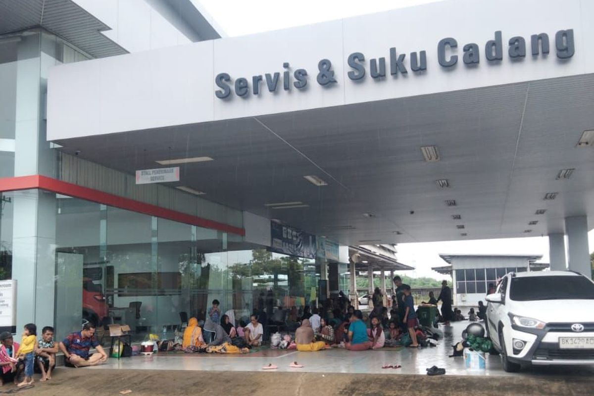 diler, Auto2000, banjir, korban banjir, mobil, diler toyota, Diler Auto2000 Medan Berubah Jadi Tempat Pengungsian Korban Banjir