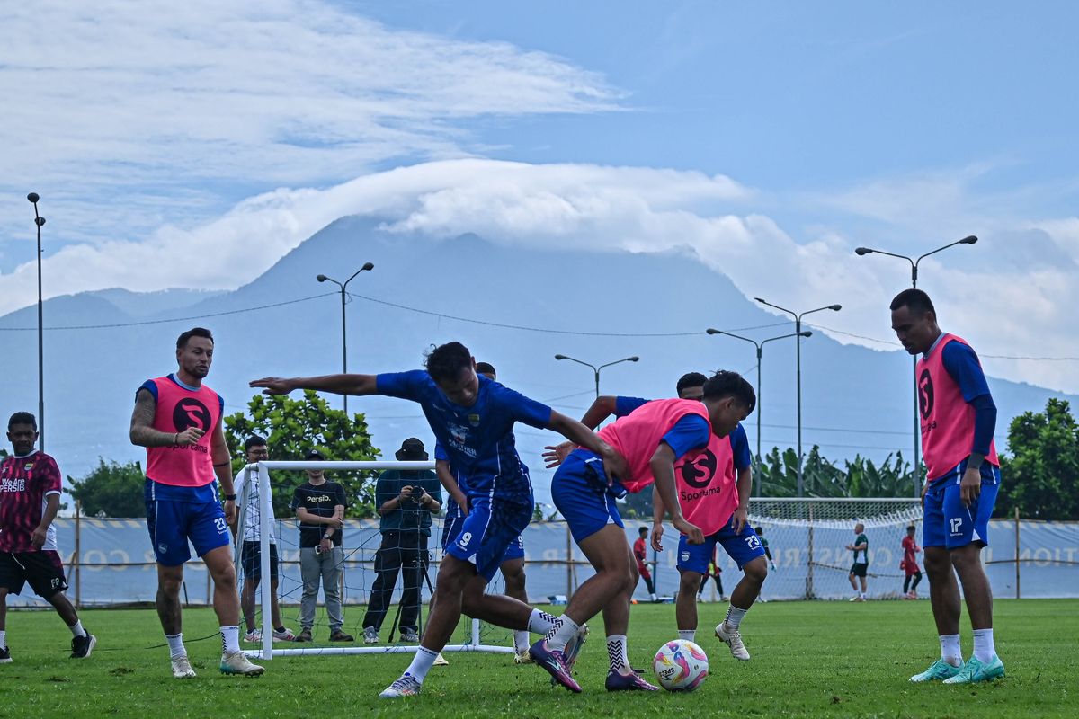 Persib, Ramon Tanque, Bojan Hodak, Piala Presiden 2025, Liga 1 2025-2026, Persib Bandung, Ramon Tanque Gabung Latihan Persib, Adaptasi Perlahan Usai Perjalanan 30 Jam