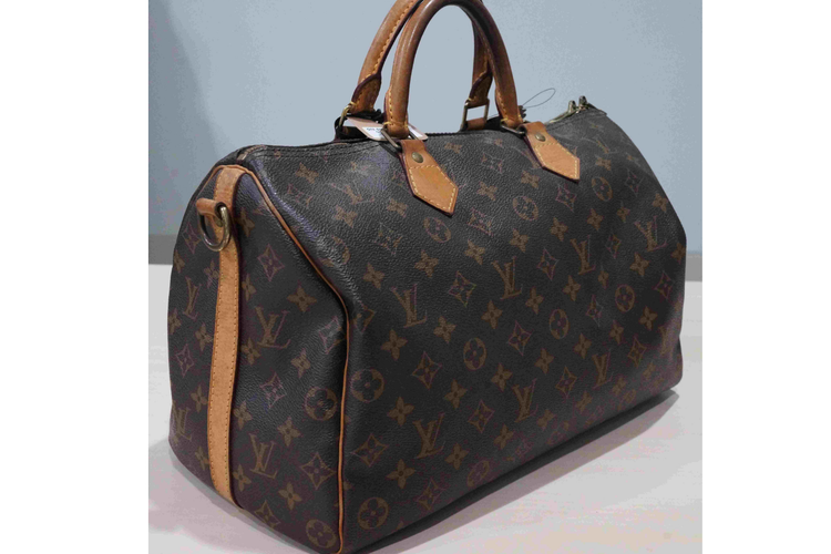 barang sitaan KPK, tas Louis Vuitton, lelang KPK, lelang barang sitaan KPK, Tas Louis Vuitton, Lelang KPK, barang sitaan kpk, lelang barang sitaan kpk, barang lelang sitaan kpk, lelang barang sitaan, Lelang Barang Sitaan KPK, Ada Tas LV Seharga mulai Rp 1,7 Juta, 1. Tas Louis Vuitton, 2. Tas Gucci, 3. Tas Loup Noir, 4. Ransel Tumi, 5. Tas Tumi, 6. Tas Tumi, 7. Tas Louis Vuitton