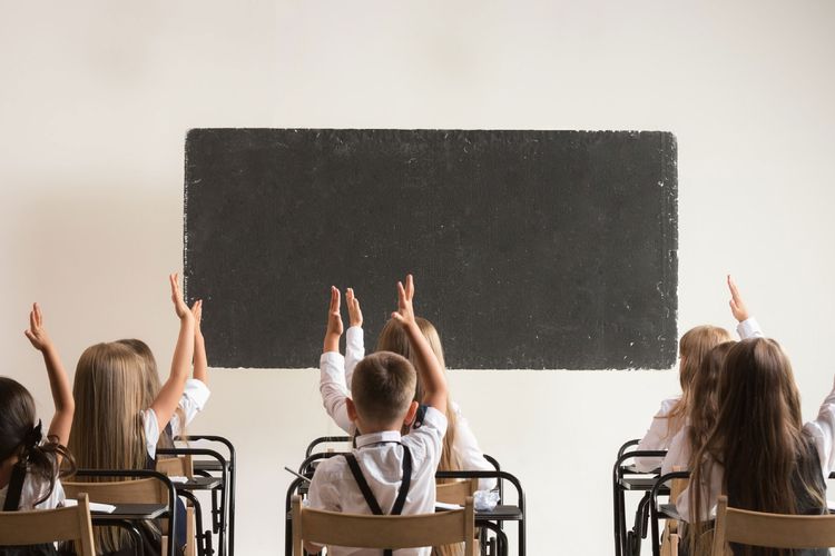 parenting, tips parenting anak, anak ditegur guru, anak melanggar aturan, anak ditegur, aturan sekolah, Kasus Kepsek Tampar Murid Merokok, Ini yang Harus Dilakukan Orangtua Jika Anak Ditegur Guru