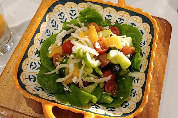 makanan, TasteAtlas, Pecel, 10 Salad Terbaik di Dunia Versi TasteAtlas, Ada Kuliner Indonesia?, 1. Dakos – Yunani, 2. Ovcharska Salata – Bulgaria, 3. Houria – Tunisia, 4. Insalata Caprese – Italia, 5. Fattoush – Lebanon, 6. Shopska Salata – Bulgaria, 7. Pecel – Indonesia, 8. Pai Huang Gua – China, 9. Piyaz – Turki, 10. Mechouia Salad – Tunisia