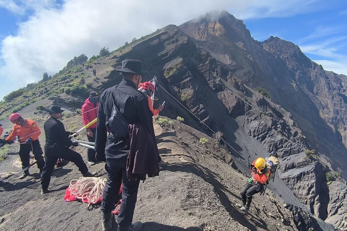 Gunung Rinjani, pendakian gunung, wisata, turis asing asal Brazil, Pendaki Brasil Jatuh di Gunung Rinjani Ditemukan, Diduga Kuat Meninggal Dunia
