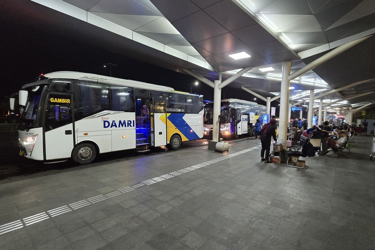 DAMRI, arus balik Lebaran 2025, puncak arus balik Lebaran 2025, mudik Lebaran 2025, Damri, damri bandara soekarno hatta, DAMRI soekarno hatta, arus balik lebaran 2025, arus balik lebaran 2025 tanggal berapa, puncak arus balik lebaran 2025, DAMRI Prediksi Arus Balik Lebaran 2025 Berlangsung sampai 11 April