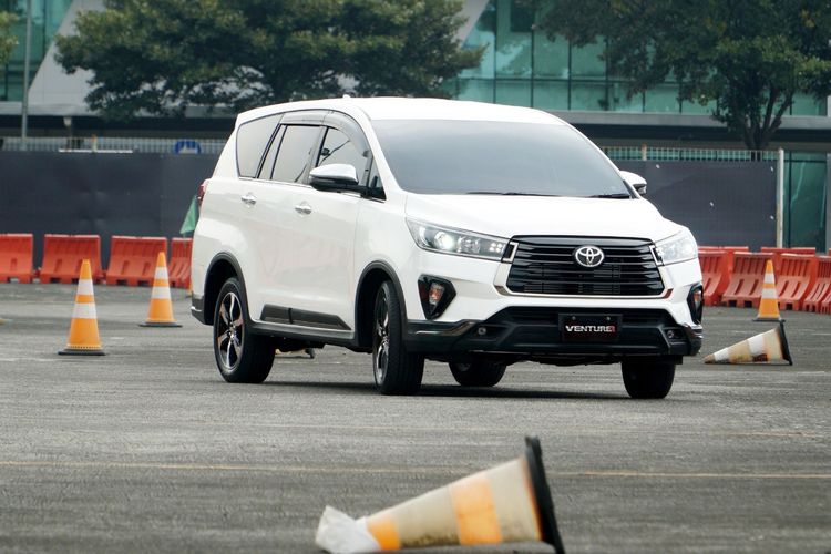 Kijang Innova, toyota innova, innova diesel, Innova Reborn, harga innova bekas, Pasar Mobil Bekas Turun, Kenapa Kijang Innova Masih Populer?, Kijang Innova Reborn , Varian Mesin Bensin, Konsumen Diesel Lebih Memilih Varian Tinggi, Kesimpulan