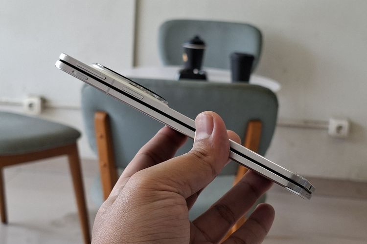 Oppo, ponsel lipat, hands-on, Oppo Find N5, unboxing, Kesan Pertama Menggenggam HP Lipat Oppo Find N5, Lebih Besar tapi Lebih Ringan