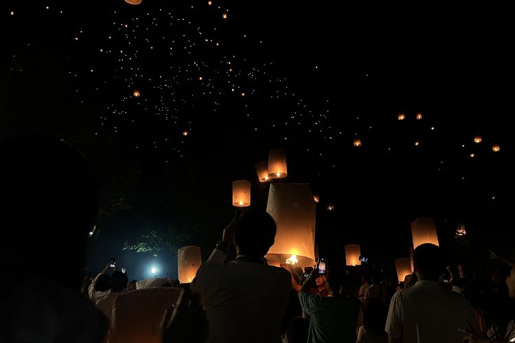 Festival Lampion Waisak 2025, festival lampion waisak 2025, tiket festival lampion borobudur 2025, cara pesan tiket injourney, harga tiket nonton lampion borobudur, event waisak di candi borobudur, Cara Pesan Tiket Festival Lampion Waisak 2025 di Borobudur