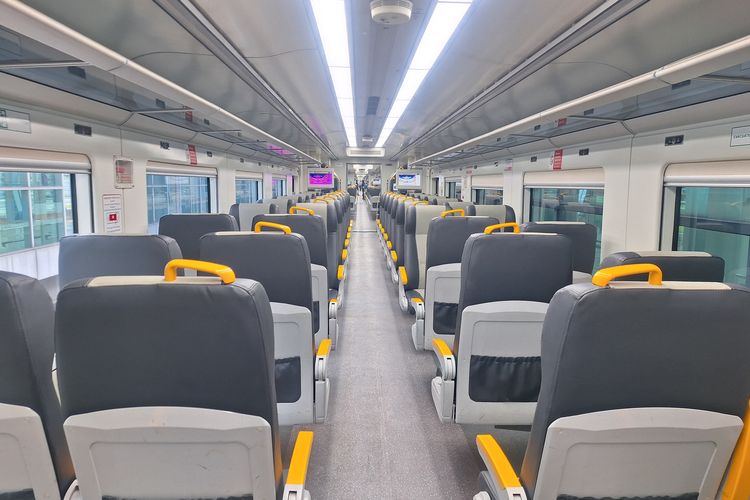 promo tiket kereta api, 5 Promo Tiket Kereta untuk Libur Akhir Tahun, KA Bandara sampai Whoosh, 1. Diskon 30 persen untuk KA jarak jauh, 2. Promo tiket KA Bandara hanya Rp 50.000, 3. Promo tiket KAI Wisata, 4. Promo LRT Jabodetabek tarif Rp 10.000, 5. Promo tiket Whoosh