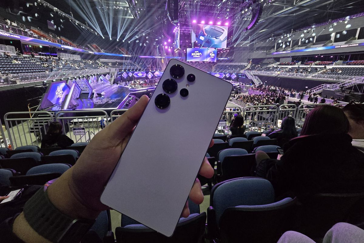 Samsung, Galaxy S25 Ultra, zoom, Samsung S25 Ultra, Samsung Galaxy S25 Ultra, gemini, HP Konser, generative edit, Pro Video, Bukan Cuma Jago Zoom, Fitur Canggih Lain di Samsung Galaxy S25 Ultra Bisa Jadi, Zoom tetap andalan, Format LOG, Pro Video, Generative Edit, Asisten AI Gemini