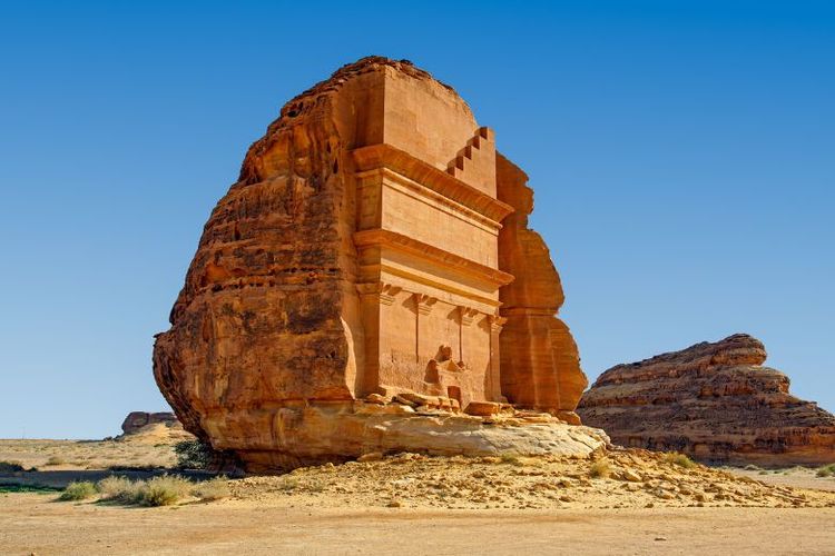 Visit Saudi Travel Fair 2025, Visit Saudi Travel Fair, tempat wisata di AlUla, Tempat wisata di AlUla, tempat wisata alula, Wisaat AlUla, 7 Destinasi Wisata di AlUla Arab Saudi, Coba Lihat Milky Way di Gurun, 1. Hegra, 2. Maraya Hall , 3. Jabal Al-Fil/ Batu Gajah, 4. Heritage Oasis Trail, 5. Jabal Ikmah, 6. Gharameel, 7. AlUla Zipline