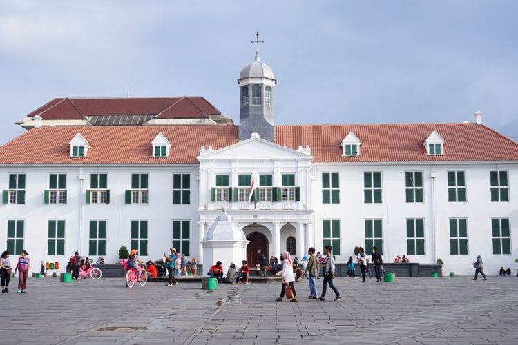 7 Museum Jakarta untuk Wisata Edukatif Saat Ramadan, 1. Museum Nasional, 2. Museum Fatahillah, 3. Museum Wayang, 4. Museum Bank Indonesia, 5. Museum Keramik, 6. Museum Kebangkitan Nasional, 7. Museum Bank Mandiri