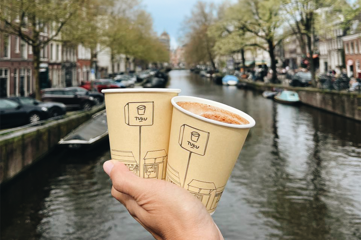 Kopi Susu Tetangga, Kopi Susu Tuku, kopi susu tuku, kopi tuku menu, kopi susu tetangga, kopi indonesia mendunia, 4 Fakta Kopi Susu Tuku, Favorit dari Cipete sampai Amsterdam, 1. Dimulai dari Cipete dan diciptakan untuk “tetangga”, 2. Gula aren sebagai identitas rasa lokal Indonesia, 3. Dari Cipete ke Amsterdam dan Seoul, 4. Laku ribuan gelas per hari
