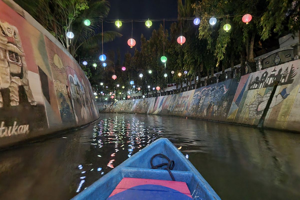 Perahu Wisata di Pasar Gede Solo Saat Imlek 2026, Berapa Tarifnya dan Sampai Kapan?