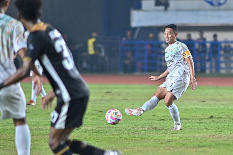Persib, Bhayangkara FC, Dedi Kusnandar, Persib Bandung, Bhayangkara Presisi Lampung FC, Super League 2025-2026, Bojan Hodak, Thom Haye, Dedi Kusnandar Tinggalkan Persib, Gabung Bhayangkara FC
