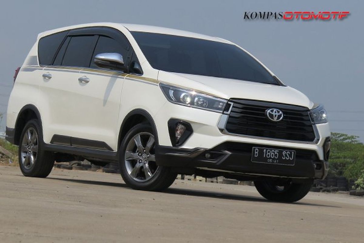 Kijang Innova, mobil bekas, mobil listrik, permintaan konsumen, Kijang Innova vs Mobil Listrik: Mana yang Lebih Baik?, Kijang Innova Tetap Stabil di Tengah Munculnya Mobil Listrik, Loyalitas Konsumen Innova Masih Kuat, Penurunan Harga Dipengaruhi Kondisi Pasar, Kenyamanan dan Kehandalan Menjadi Daya Tarik Utama