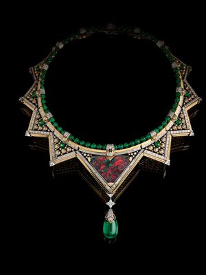 Paris Couture Week 2025, paris couture week 2025, tren paris couture week, tren perhiasan Paris Couture Week 2025, perhiasan unik di Paris Couture Week 2025, jewelry Paris Couture Week 2025, 5 Tren Perhiasan di Paris Couture Week 2025, Ada Tas Berhias Permata, 1. Choker opal, 2. Tas jadi perhiasan, 3. Material tak biasa, 4. Batu kuning langka, 5. Buah segar dan satwa eksotis jadi inspirasi